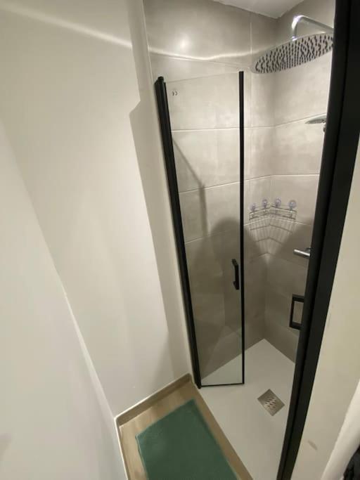 Appartement Familial, 2 Chambres, En Rdc Sur Cour Saint-Florentin  Exterior foto