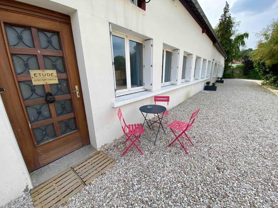 Appartement Familial, 2 Chambres, En Rdc Sur Cour Saint-Florentin  Exterior foto